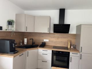 2-Ferienwohnung-Franken-Auszeit-Kueche-mit-Kaffeemaschine